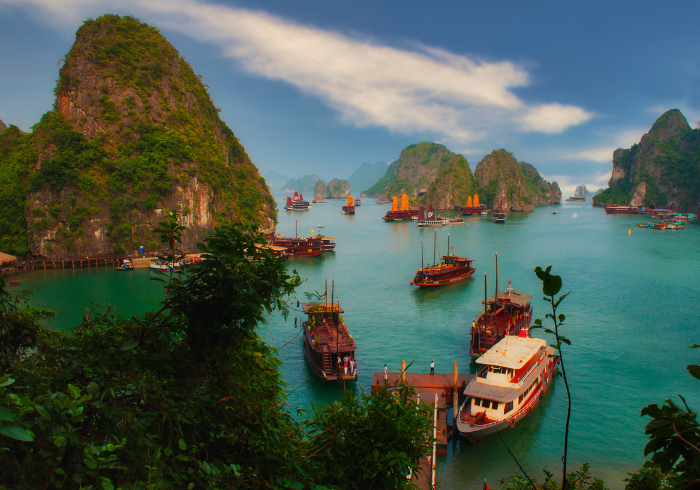 ล่องเรือชมอ่าวฮาลอง2023